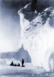 Hundeteam ruht während der Terra Nova Expedition, 1910